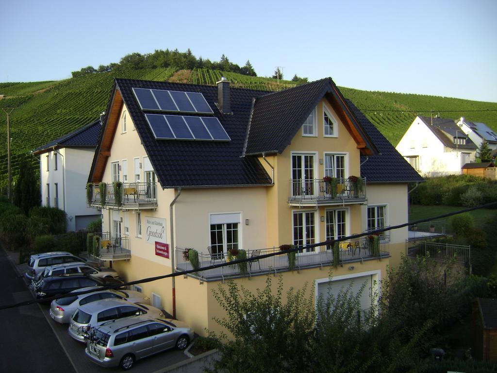 Wein- Und Gaestehaus Genetsch Lieser Exteriör bild