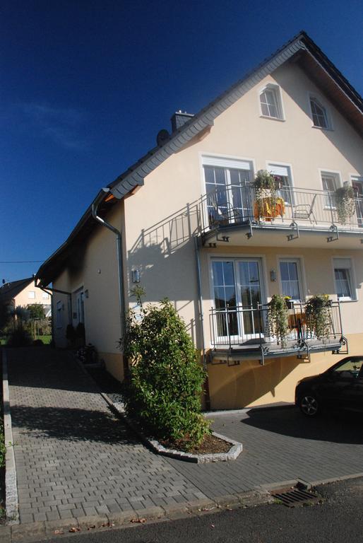 Wein- Und Gaestehaus Genetsch Lieser Exteriör bild