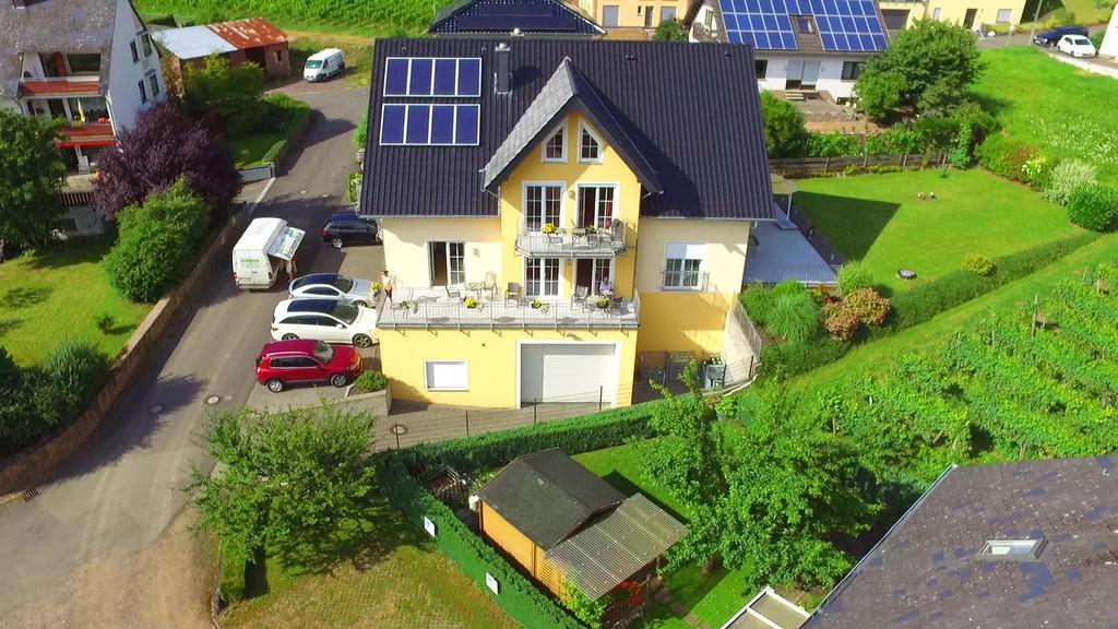 Wein- Und Gaestehaus Genetsch Lieser Exteriör bild