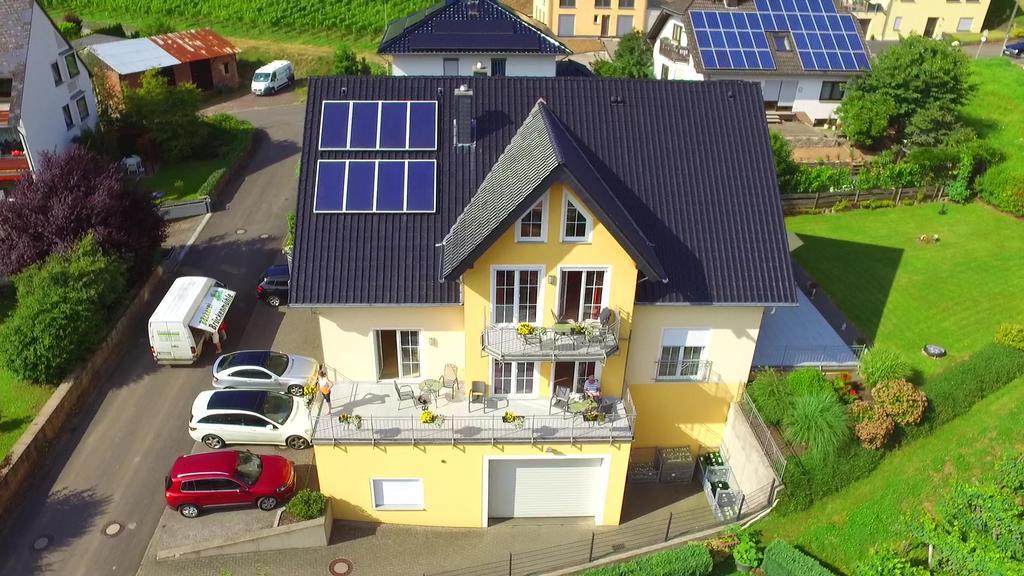Wein- Und Gaestehaus Genetsch Lieser Exteriör bild