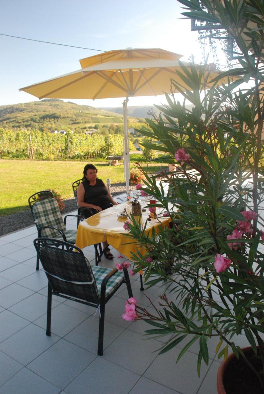 Wein- Und Gaestehaus Genetsch Lieser Exteriör bild